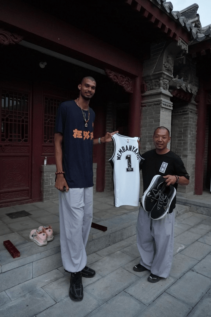 文班少林寺师傅：马刺总决赛加油 制心一处无事不办
